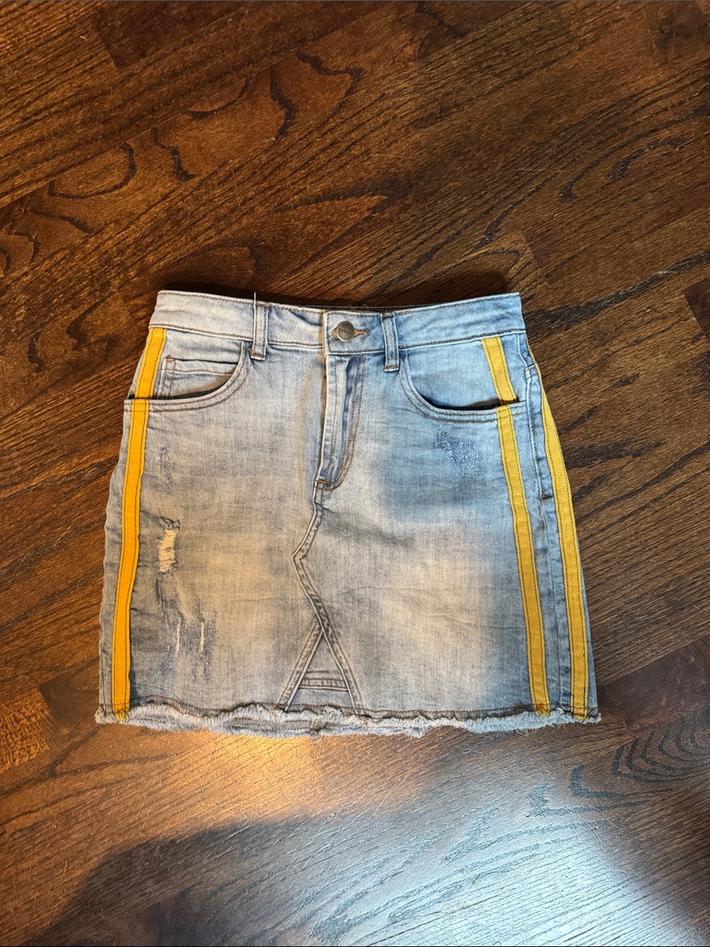 NWOT Evidnt light distressed denim skirt. Yellow ribbon accent stripes. Sz 24/0.